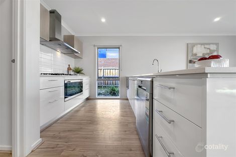 Property photo of 5 Eastbury Street Keysborough VIC 3173