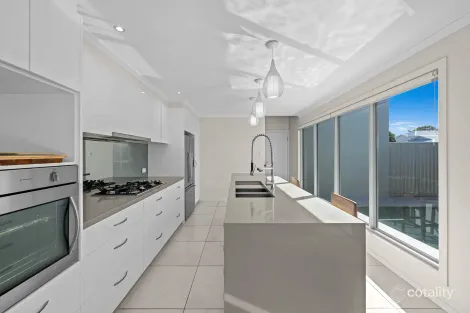 Property photo of 27 Dawn Parade Miami QLD 4220