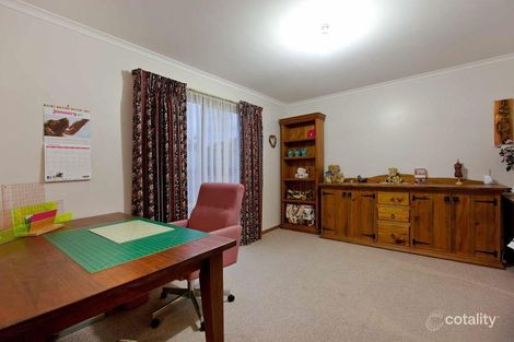 Property photo of 8 Earnshaw Drive Carrum Downs VIC 3201