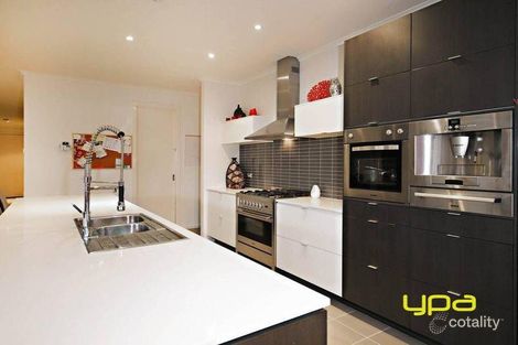 Property photo of 10 Bimbadeen Street Burnside VIC 3023