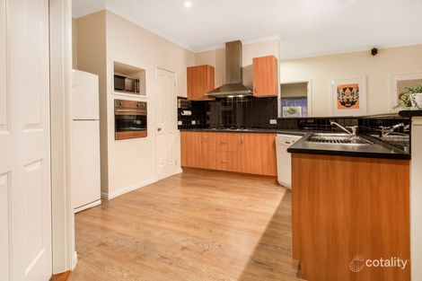 Property photo of 23 Sundial Court Berwick VIC 3806