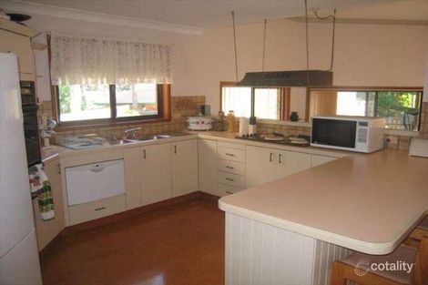 Property photo of 14 Formby Close Bomaderry NSW 2541