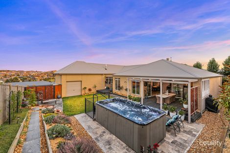 Property photo of 7 Harrods Close Drouin VIC 3818