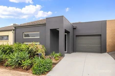 28/40 Mccubbin Way, Caroline Springs, VIC 3023