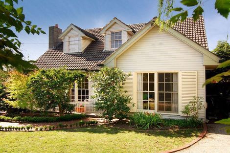 Property photo of 327 Highbury Road Burwood VIC 3125