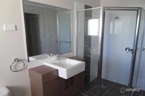 Property photo of 1/20A Kinarra Avenue Wyoming NSW 2250