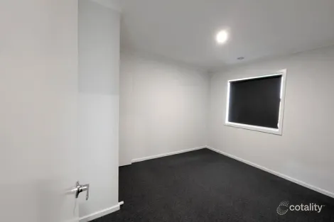 Property photo of 32 Maggie Crescent Mambourin VIC 3024