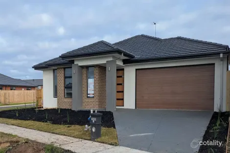 32 Maggie Cres, Mambourin, VIC 3024