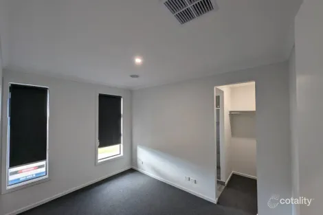 Property photo of 32 Maggie Crescent Mambourin VIC 3024