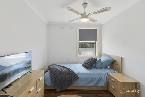 Property photo of 31 Eleebana Crescent Koonawarra NSW 2530