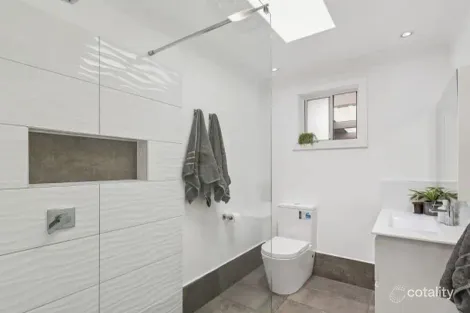 Property photo of 31 Eleebana Crescent Koonawarra NSW 2530