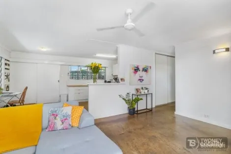 Property photo of 2/432 McCoombe Street Mooroobool QLD 4870