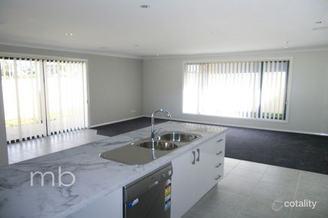 Property photo of 8 Whitney Place Orange NSW 2800