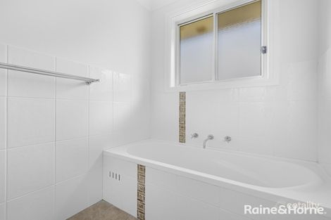 Property photo of 4 Huntingdale Close Robin Hill NSW 2795