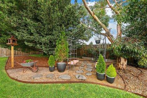 11 Seville Rd, Gisborne, VIC 3437