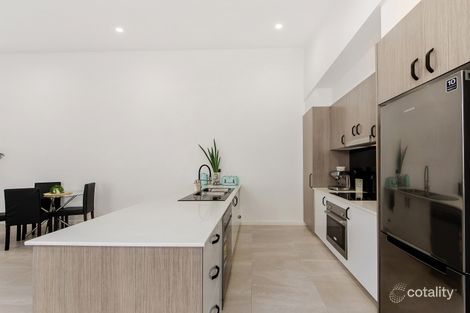 2/11 Chirn Cres, Labrador, QLD 4215