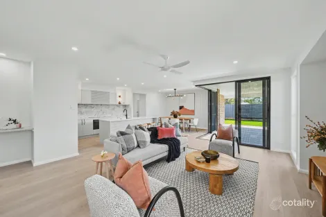 Property photo of 18 Pepperberry Parade Thrumster NSW 2444