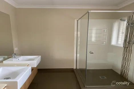 Property photo of 492 Gainsborough Drive Pimpama QLD 4209