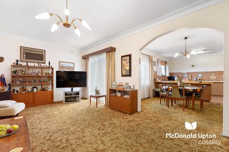 Property photo of 18 Glenscott Crescent Strathmore Heights VIC 3041