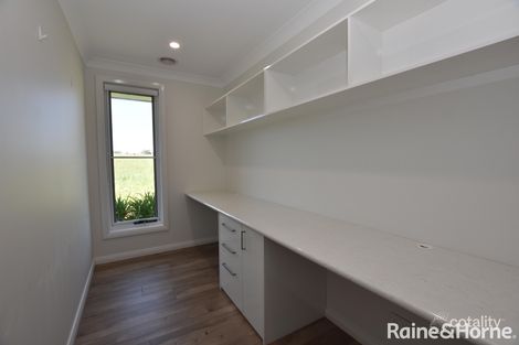 Property photo of 40 Haywood Drive Orange NSW 2800
