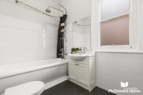 Property photo of 3 Oak Street Flemington VIC 3031