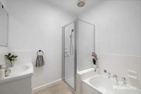 Property photo of 10 Hilltop Avenue Macleod VIC 3085