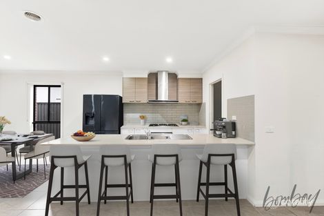 Property photo of 8 Streamside Drive Craigieburn VIC 3064