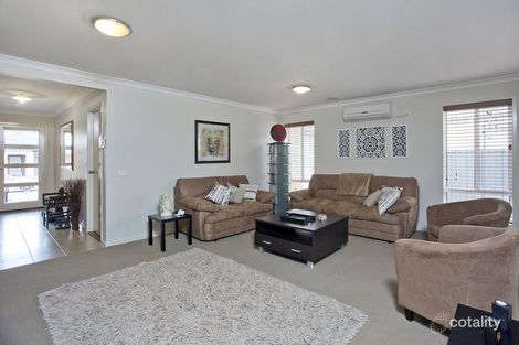 Property photo of 36 Eltham Parade Manor Lakes VIC 3024