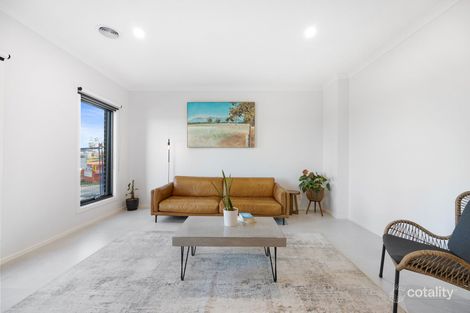 Property photo of 14 Surround Drive Mambourin VIC 3024