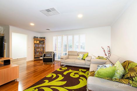 Property photo of 18 Tenterden Place Mill Park VIC 3082