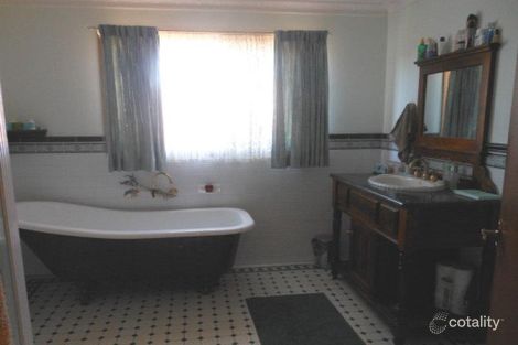 Property photo of 17 Hargreaves Crescent Young NSW 2594