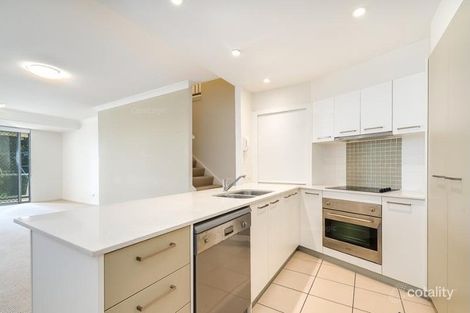 Property photo of 21/12-18 Bayview Street Runaway Bay QLD 4216