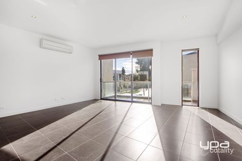 Property photo of 2/25 Boathouse Drive Caroline Springs VIC 3023