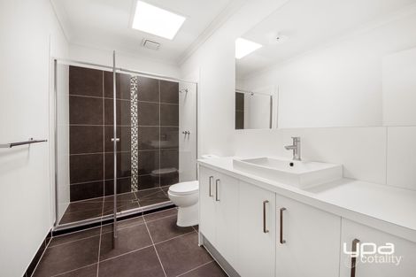 Property photo of 2/25 Boathouse Drive Caroline Springs VIC 3023