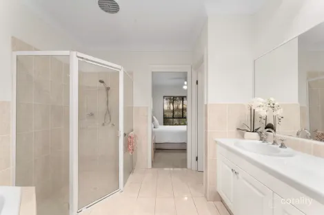 Property photo of 30 Nottinghill Gate Drive Arundel QLD 4214