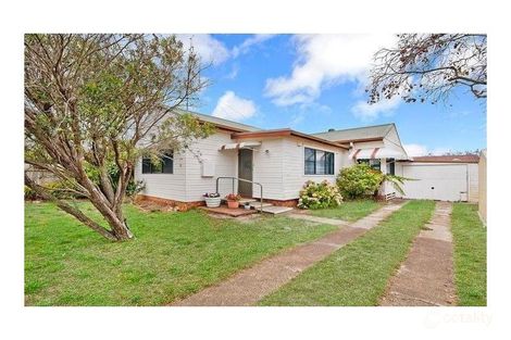 12 Barooga St, Blacksmiths, NSW 2281