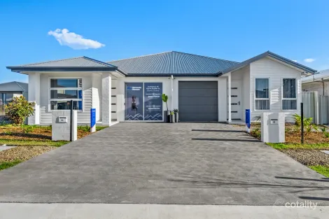 8a/8b Casa Cct, South Nowra, NSW 2541