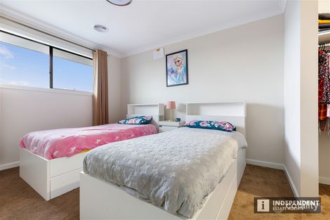 Property photo of 19 Maribyrnong Way Cobblebank VIC 3338