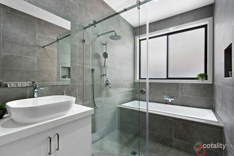 Property photo of 27 Graphite Crescent Wollert VIC 3750