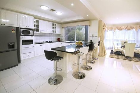 Property photo of 5 Mackenzie Close Taylors Lakes VIC 3038