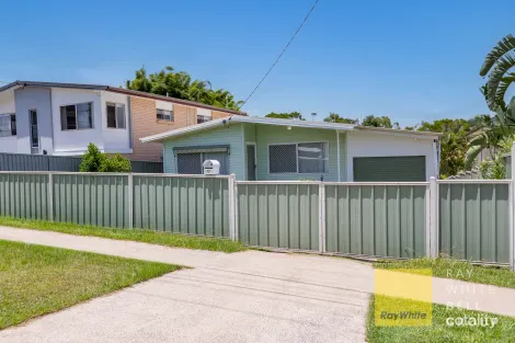 18 BEITZ AVE, LABRADOR, QLD 4215