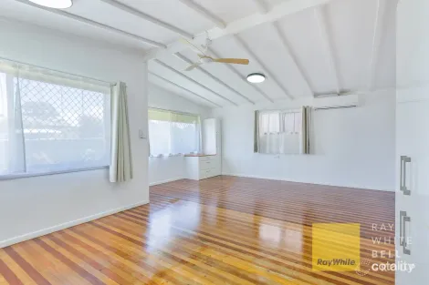 Property photo of 18 Beitz Avenue Labrador QLD 4215