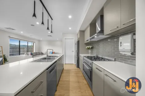 Property photo of 37 Vestige Street Donnybrook VIC 3064