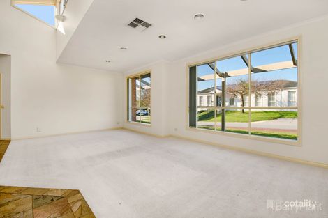 Property photo of 19 London Crescent Narre Warren VIC 3805