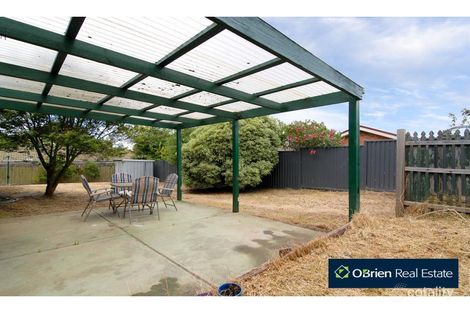 Property photo of 2 Stringybark Court Berwick VIC 3806