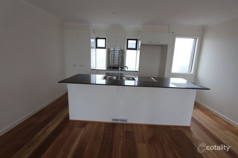 Property photo of 16/17 Golden Elm Way Lyndhurst VIC 3975