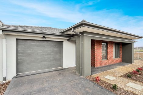 8 Meredith St, Mambourin, VIC 3024