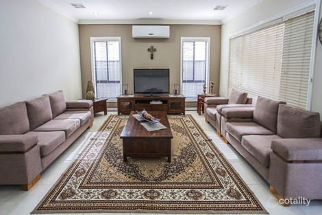 Property photo of 30 Woodside Way Roxburgh Park VIC 3064