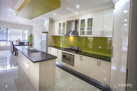 Property photo of 30 Woodside Way Roxburgh Park VIC 3064