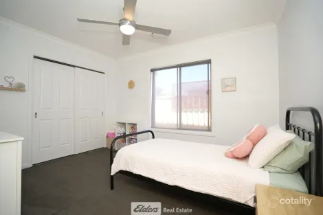 Property photo of 6 Evanside Parade Griffith NSW 2680